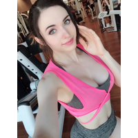 Amouranth-1001642386907332608-20180529_215209-img1-UnwbgR8n-cFa9EYTN.png