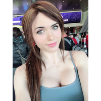 Amouranth-982814077964705794-20180407_225510-img1-6hMgDvnI-S13YjznO.jpg